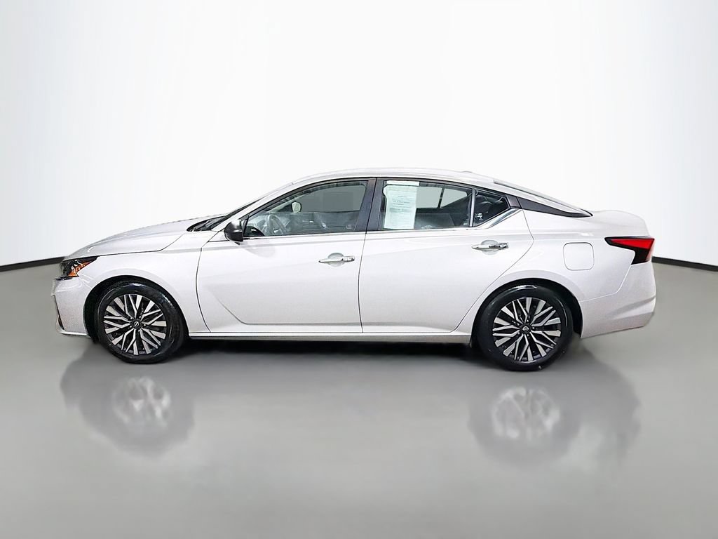 Used 2024 Nissan Altima 2.5 SV FWD image 6