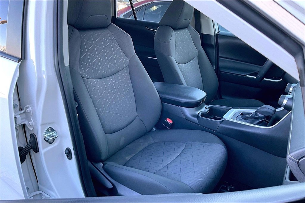 Used 2022 Toyota RAV4 XLE image 7