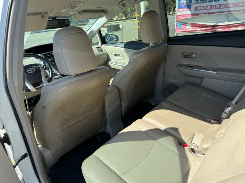 Used 2014 Toyota Prius V Five image 16
