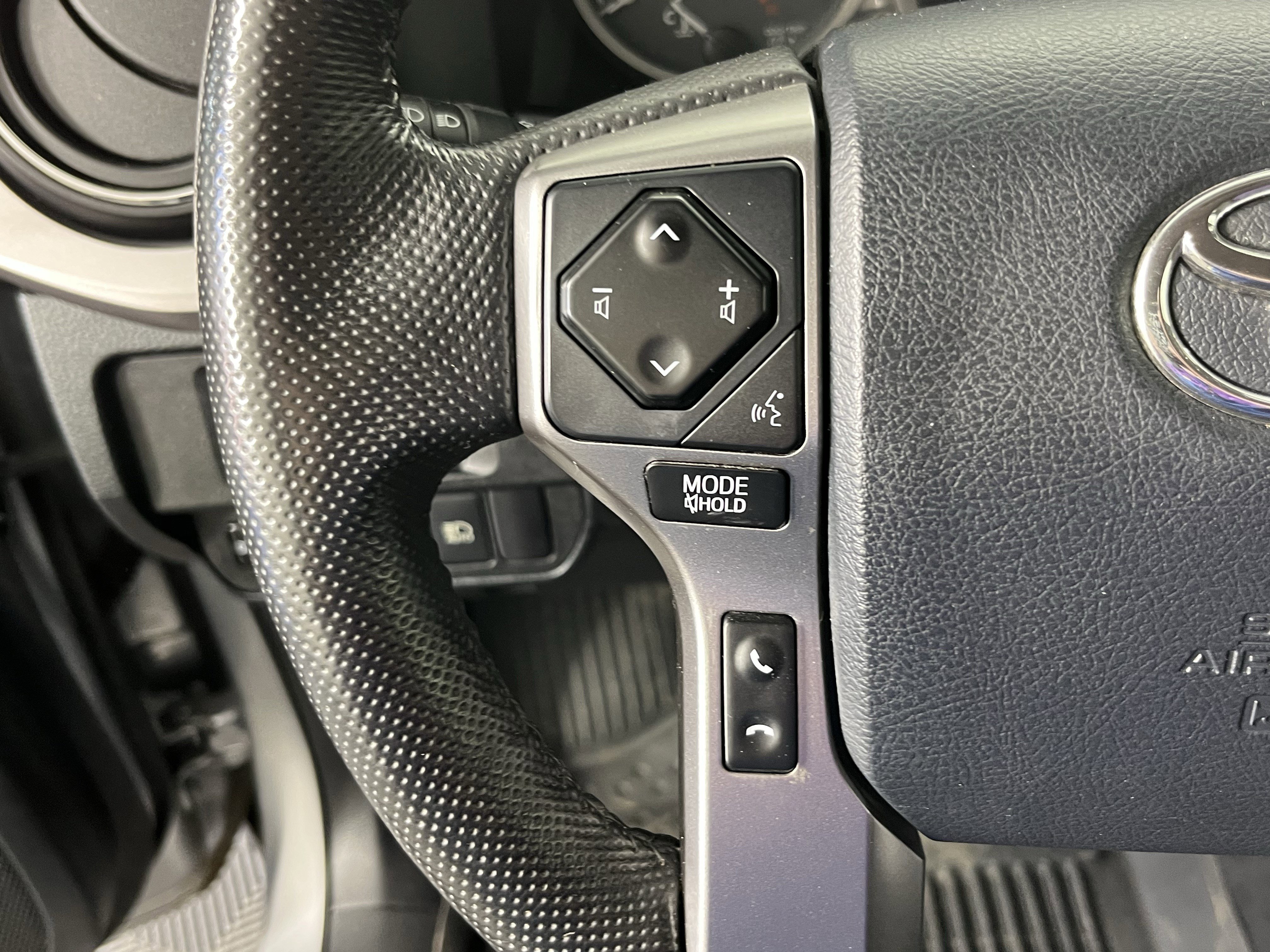 Used 2018 Toyota Tacoma SR5 image 19