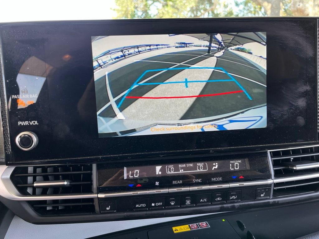 Used 2025 Toyota Sienna XLE FWD image 24