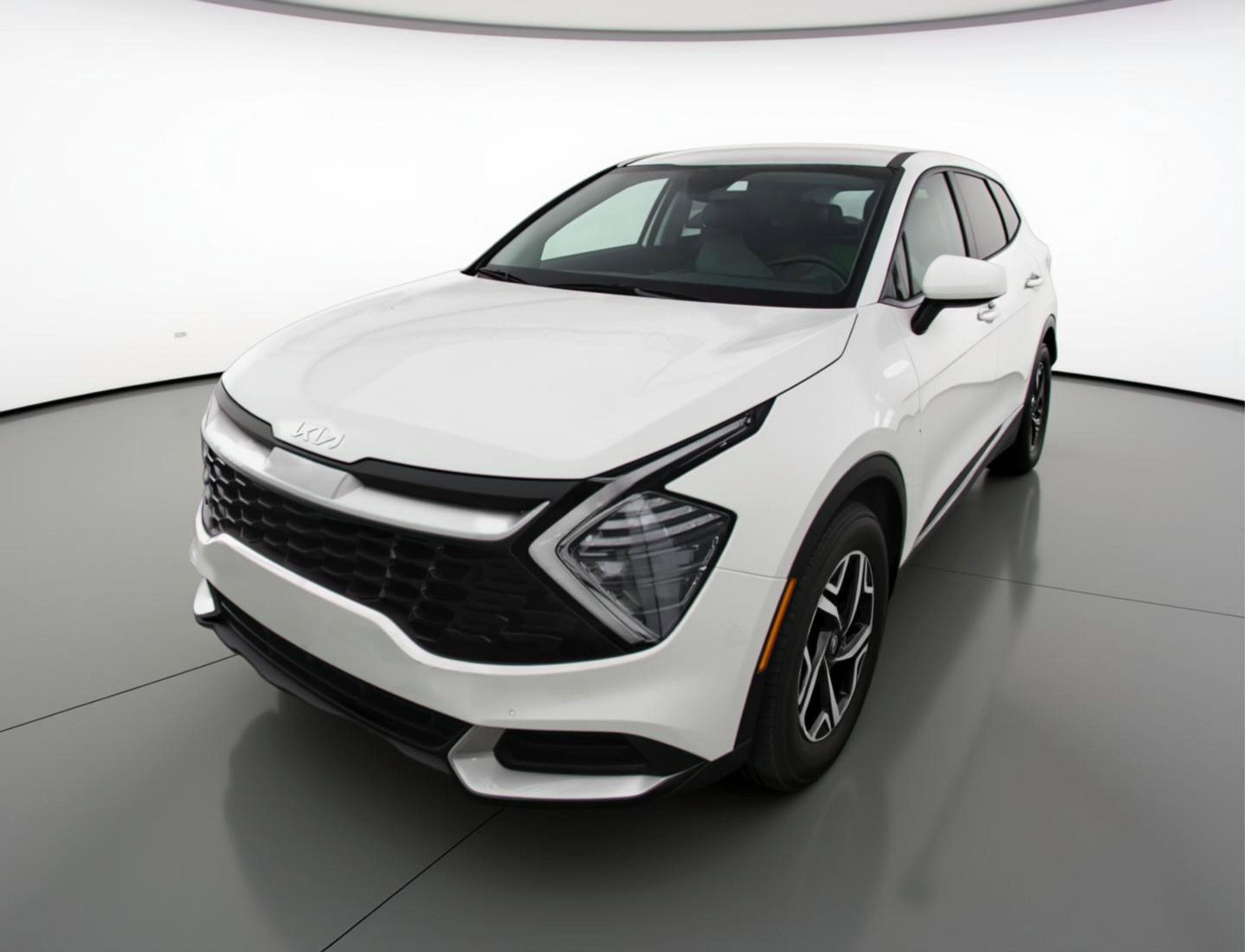 Used 2025 Kia Sportage LX image 3