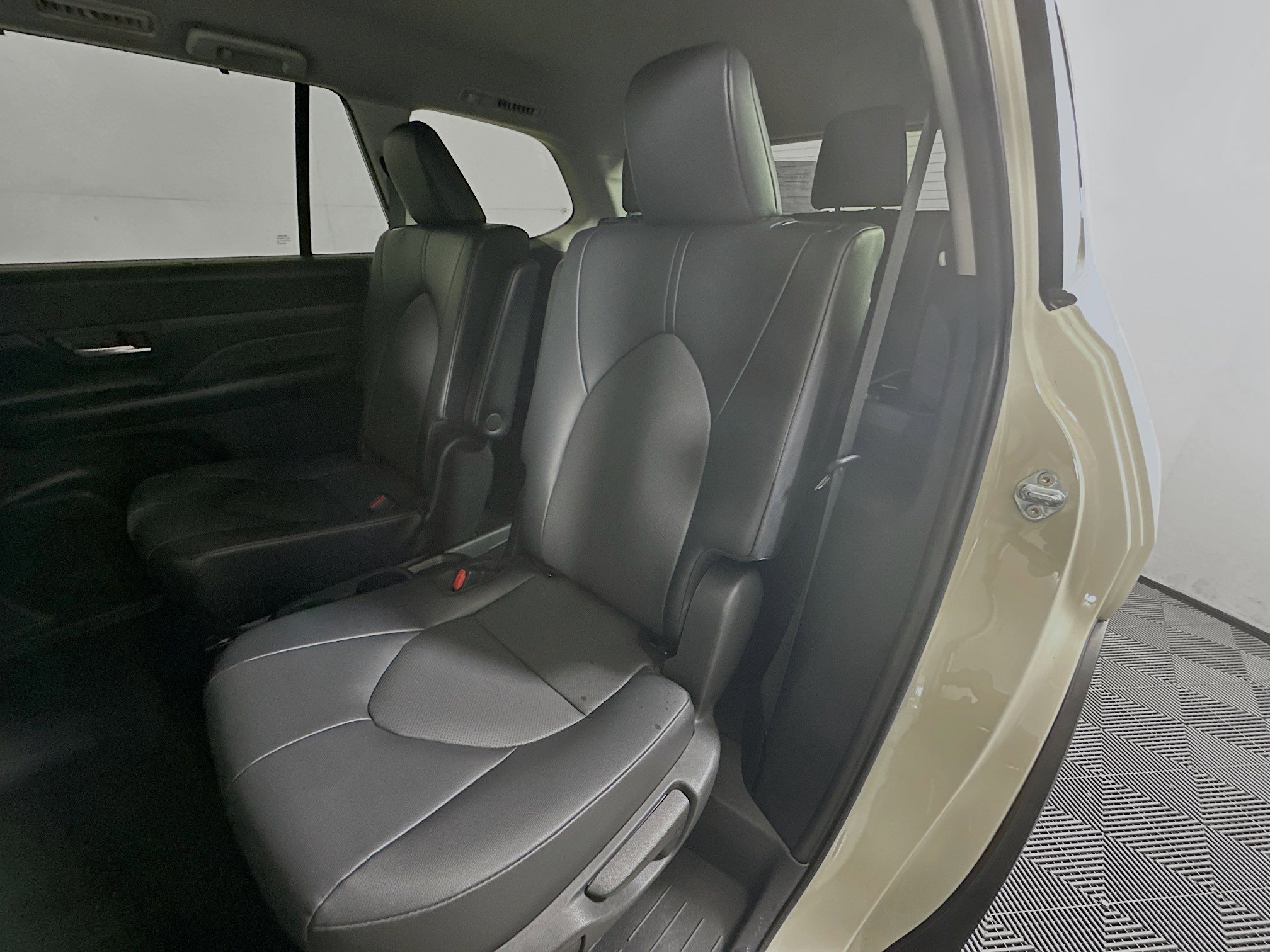 Used 2024 Toyota Grand Highlander Limited image 26