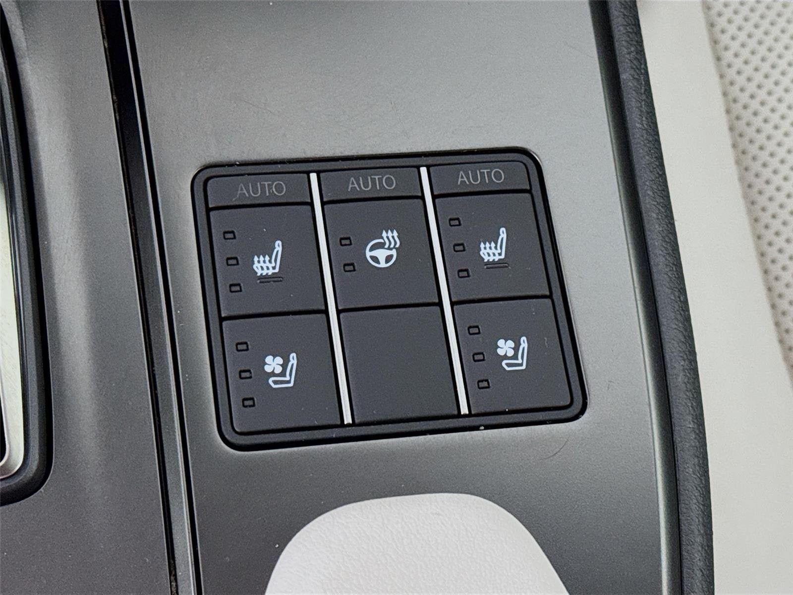 Used 2025 Lexus UX 300h AWD w/ Cold Area Package image 21