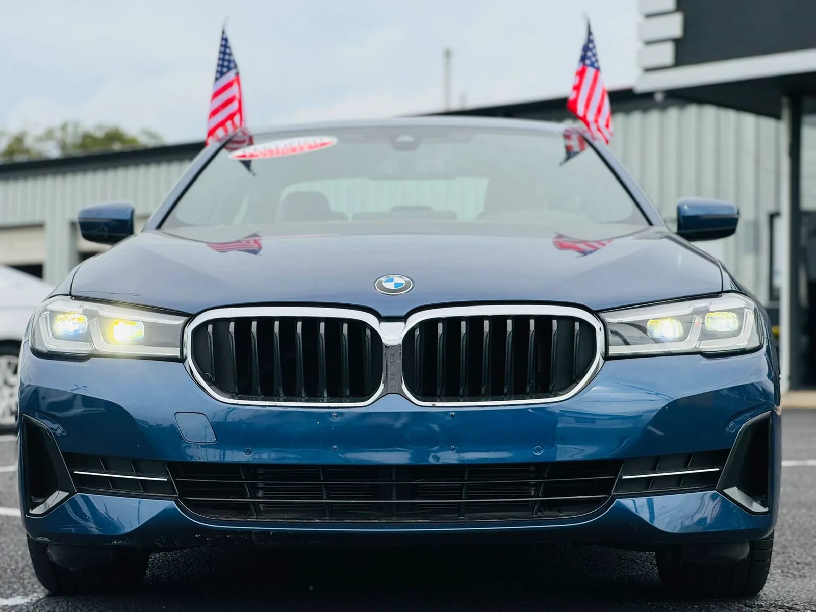 Used 2021 BMW 530i xDrive w/ Convenience Package AWD/4WD image 2
