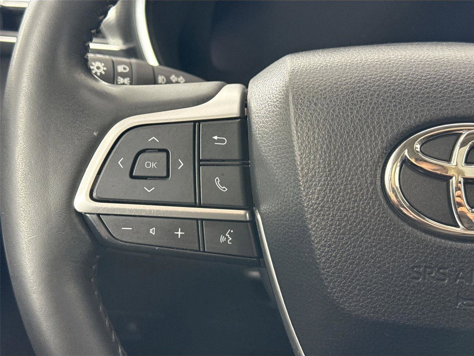 Used 2023 Toyota Highlander Platinum FWD image 18