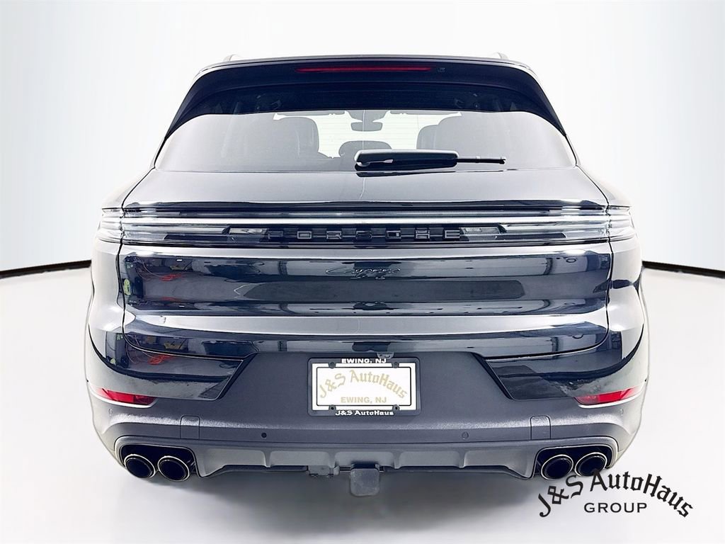 Used 2024 Porsche Cayenne w/ Premium Package image 6