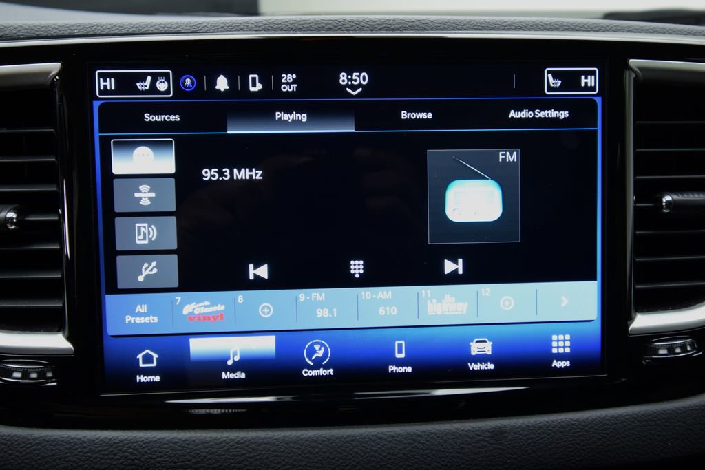 Used 2024 Chrysler Pacifica Touring-L image 17