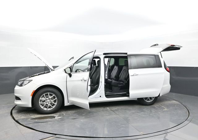 New 2026 Chrysler Voyager LX FWD image 61