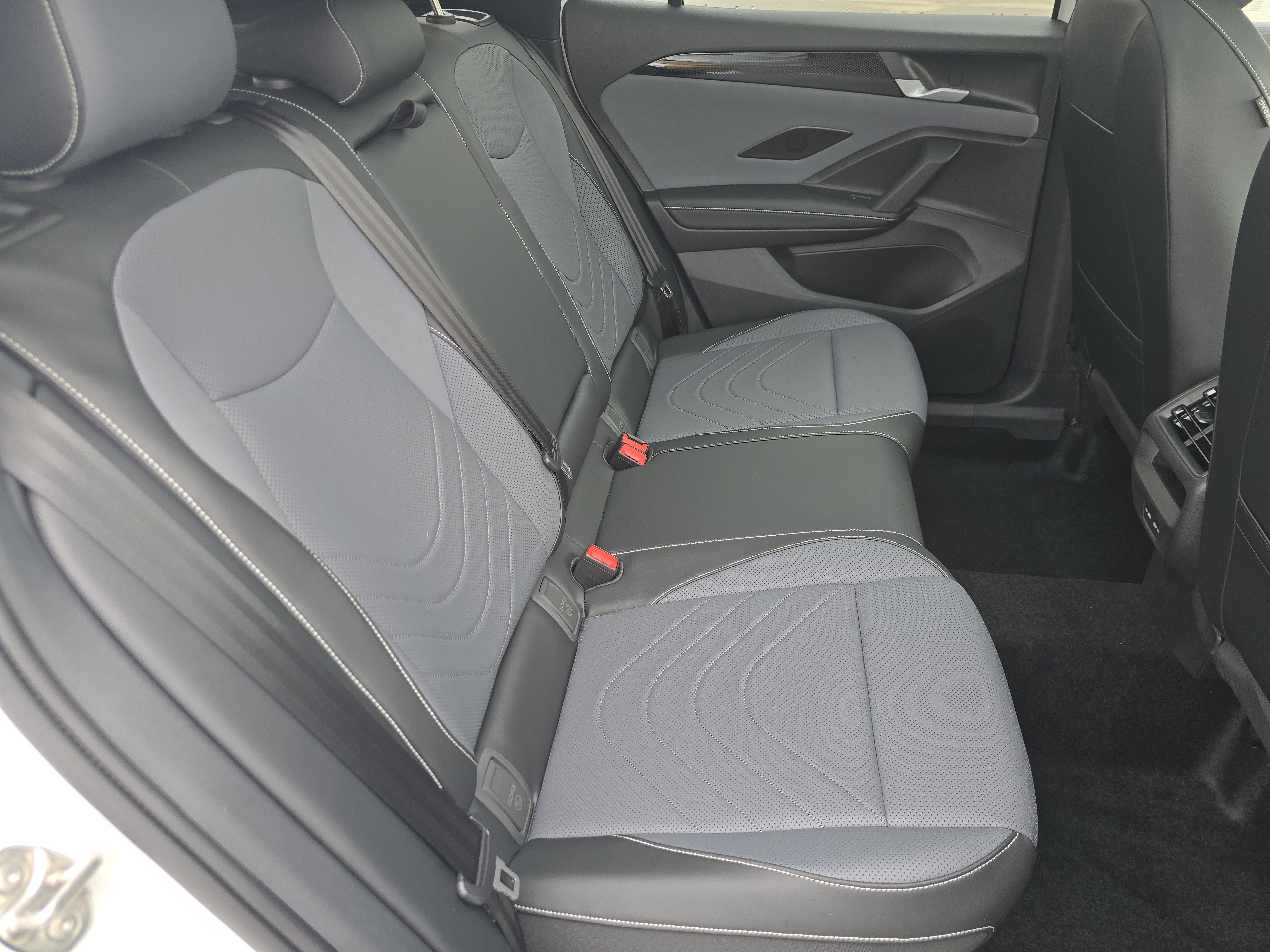 New 2026 Volkswagen Tiguan SE R-Line FWD image 15