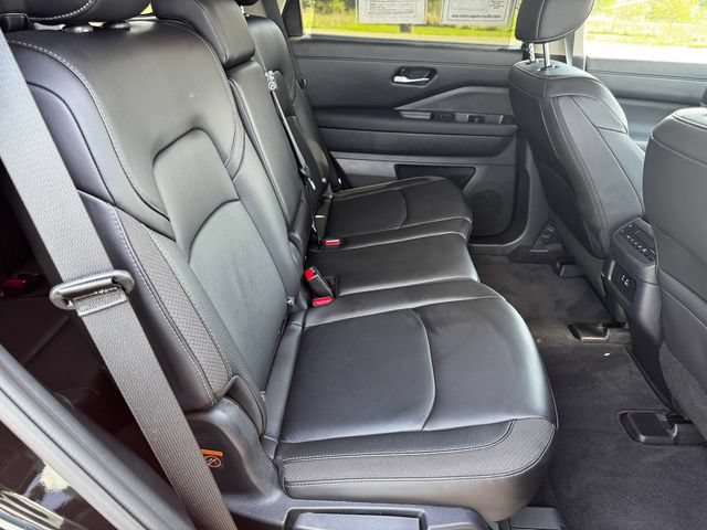 Used 2025 Nissan Pathfinder SL AWD/4WD image 16