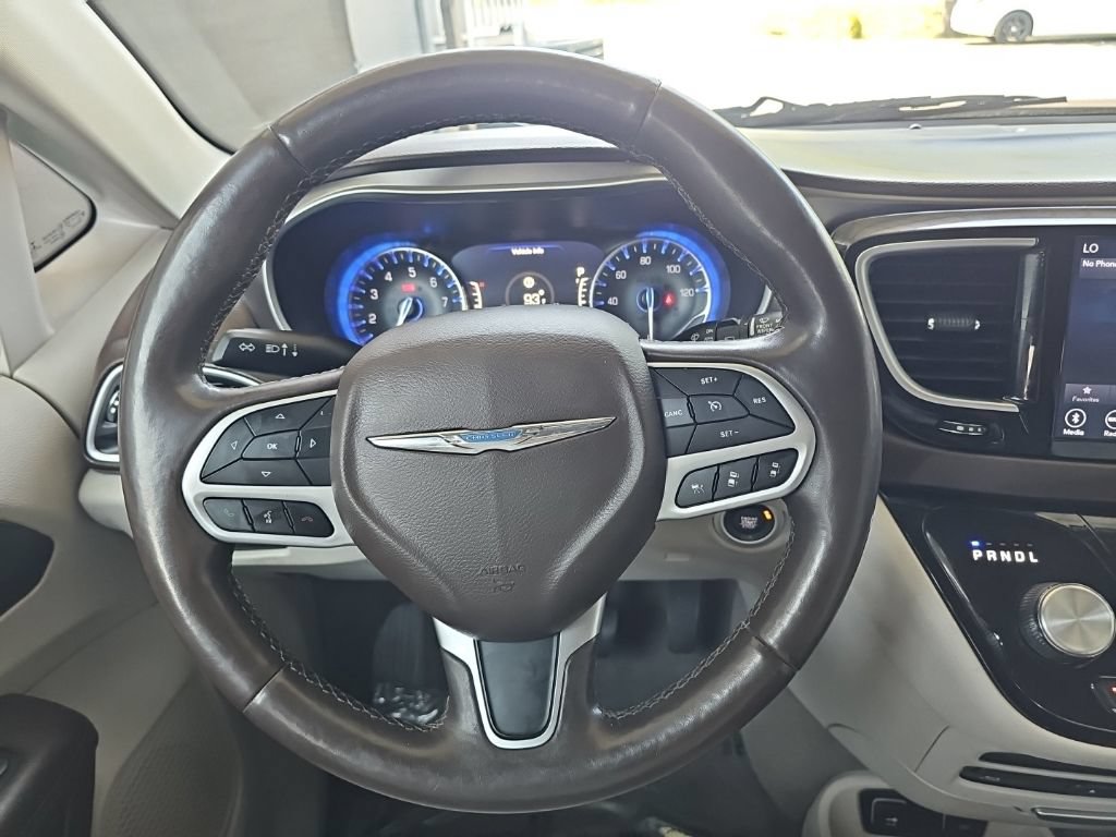 Used 2018 Chrysler Pacifica Touring-L Plus w/ Advanced Safetytec Group FWD image 20
