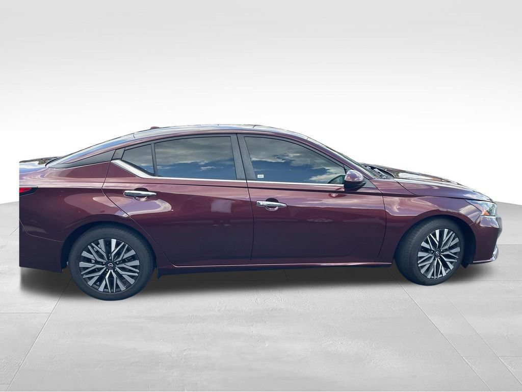 Used 2023 Nissan Altima 2.5 SV FWD image 6