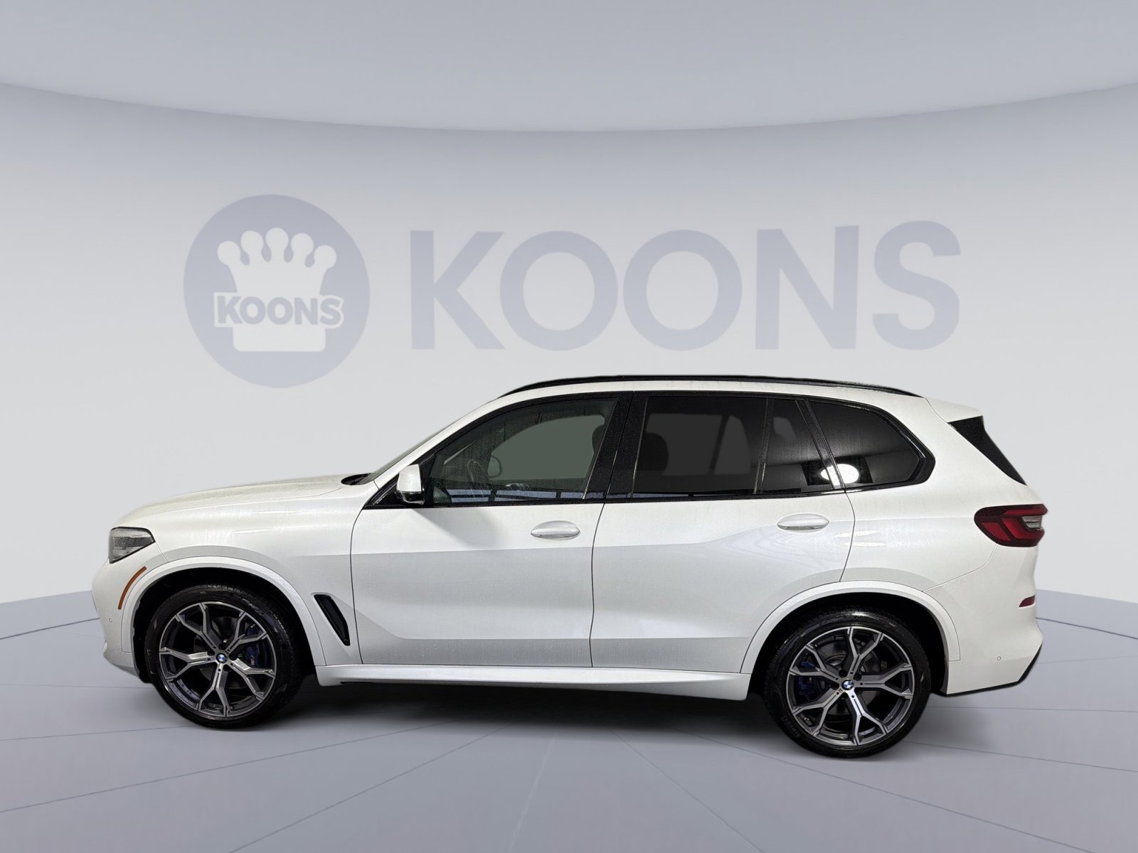Used 2021 BMW X5 xDrive40i w/ M Sport Package image 2