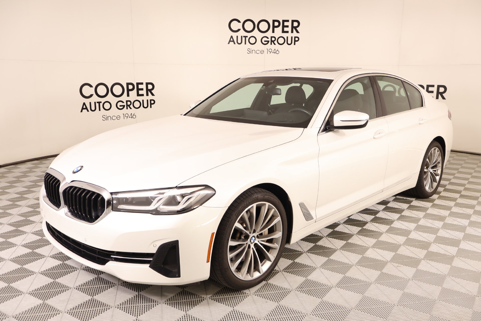 Used 2023 BMW 530i w/ Premium Package RWD image 11