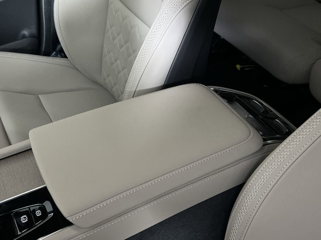 Certified 2026 Volvo XC90 B5 Core AWD/4WD image 25
