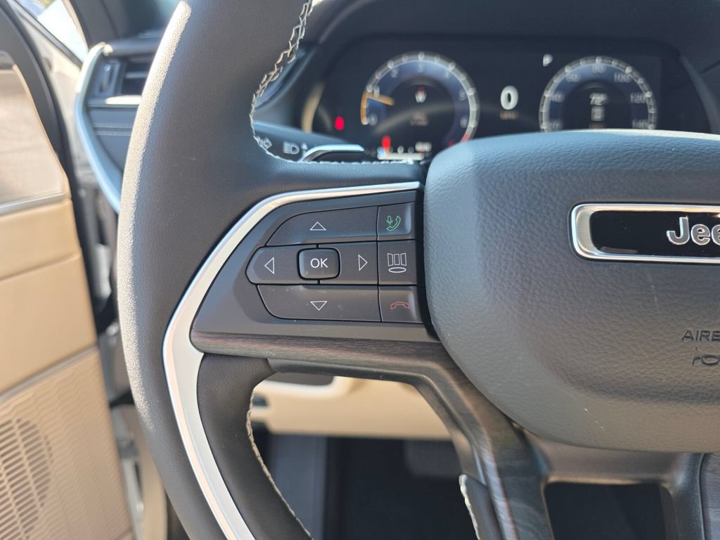 New 2026 Jeep Grand Cherokee Limited RWD image 18