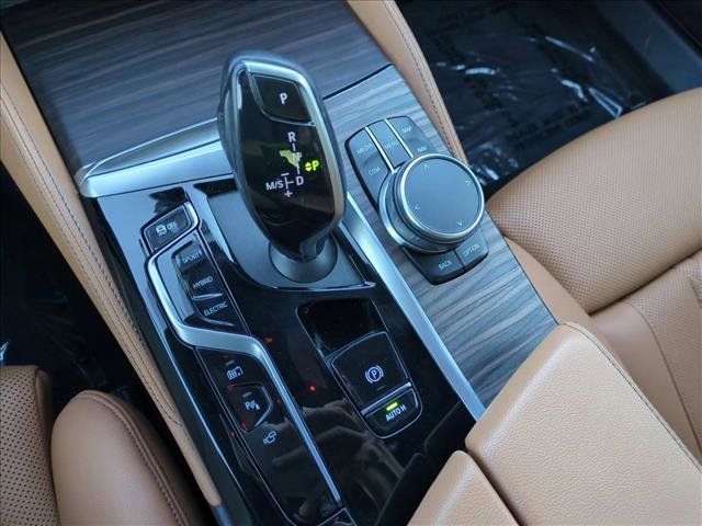 Used 2021 BMW 530e w/ M Sport Package RWD image 12