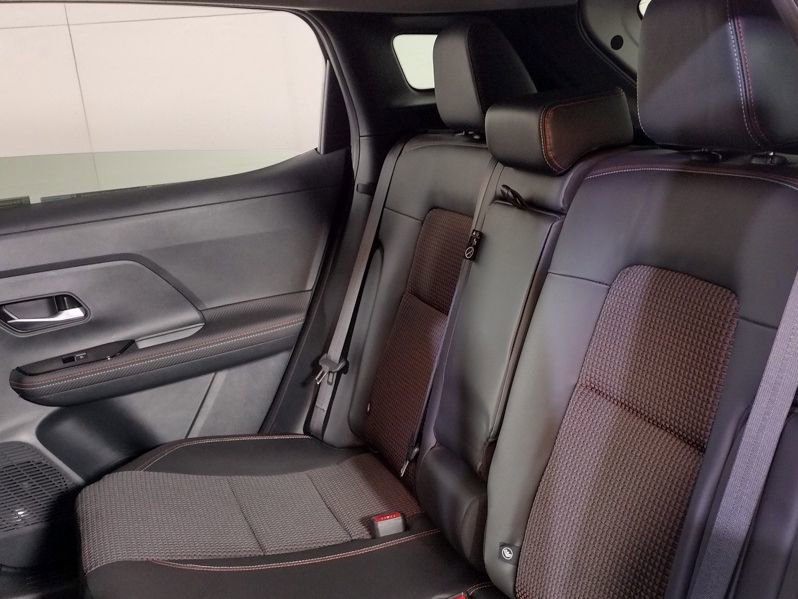 New 2025 Nissan Kicks SR image 9