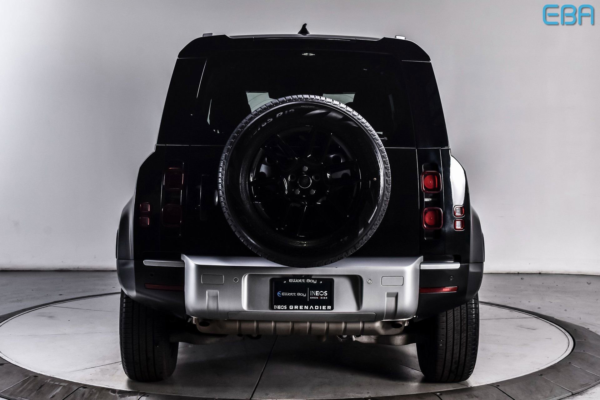 Used 2025 Land Rover Defender 110 S image 5