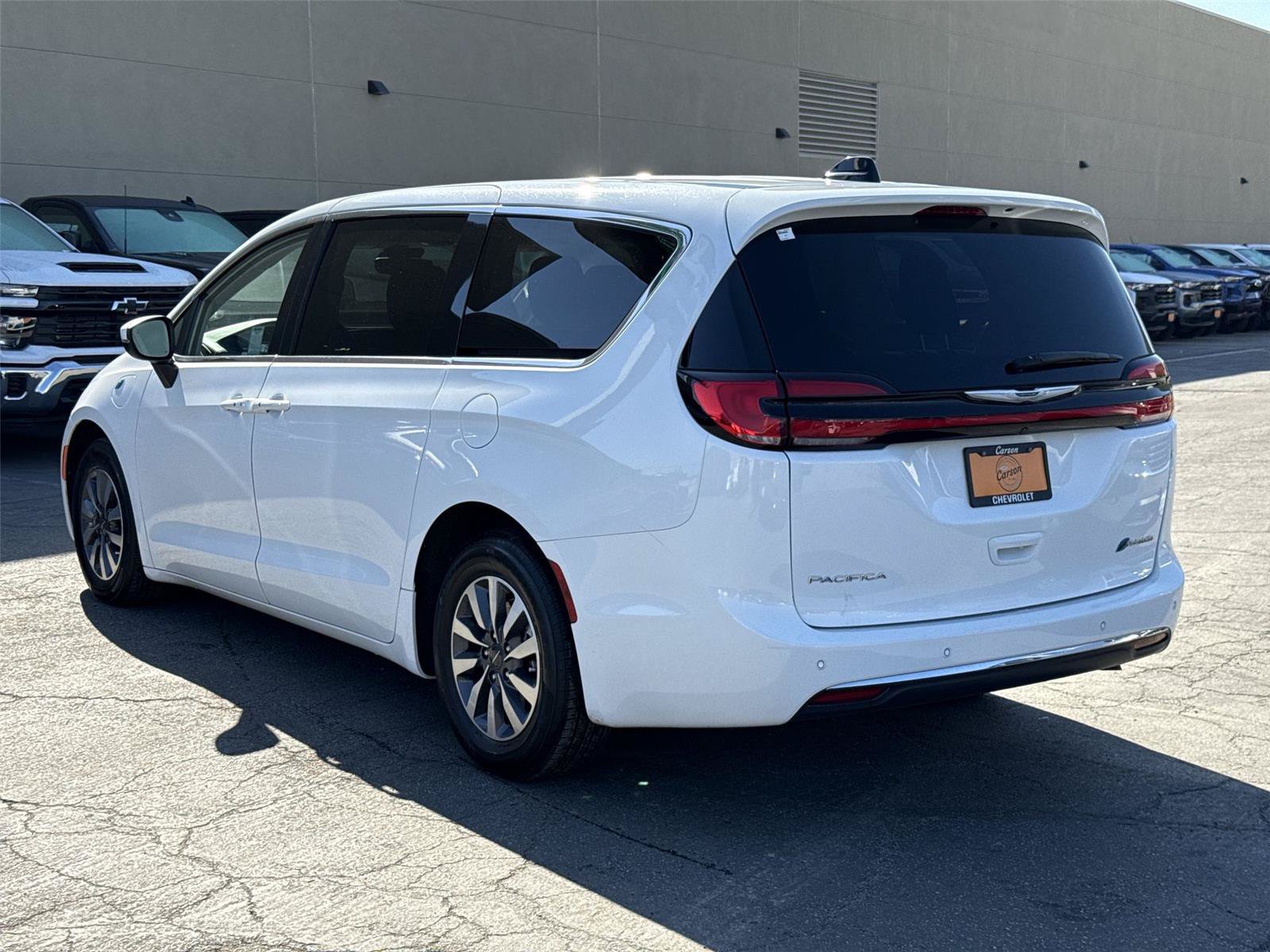 Used 2023 Chrysler Pacifica Touring-L FWD image 5