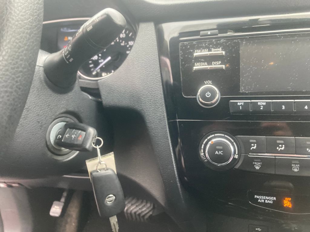 Used 2016 Nissan Rogue S image 22