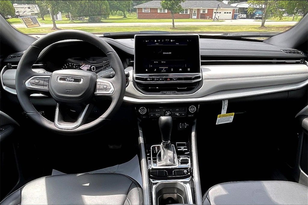 New 2025 Jeep Compass Limited image 5