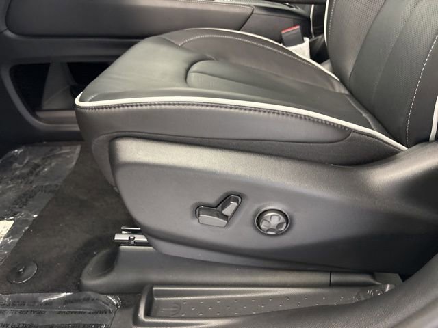 New 2026 Chrysler Pacifica Limited w/ S Appearance Package image 15