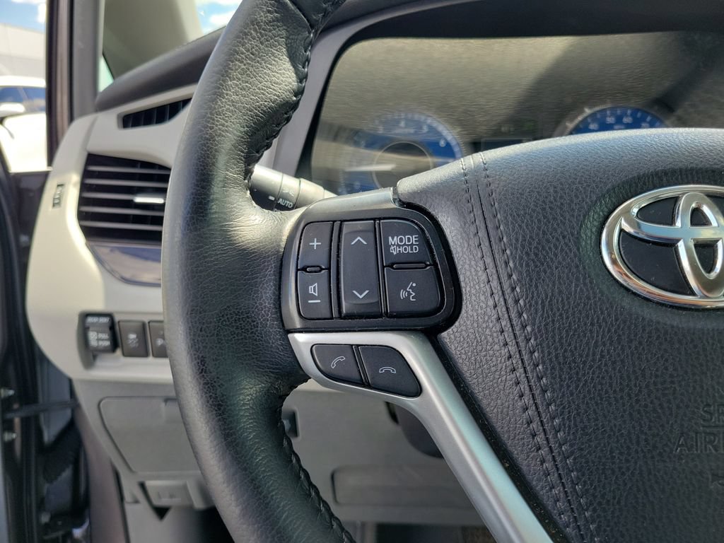 Used 2019 Toyota Sienna XLE w/ XLE Navigation Package FWD image 24
