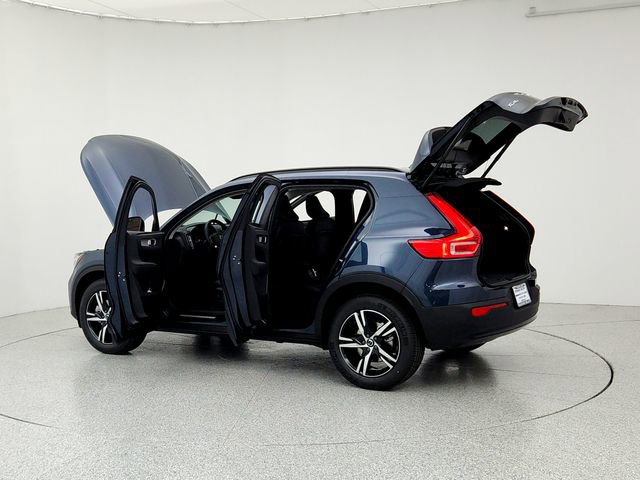 New 2026 Volvo XC40 B5 Core w/ Climate Package image 12