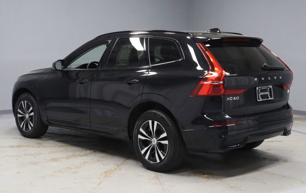 Used 2024 Volvo XC60 T8 Core image 9