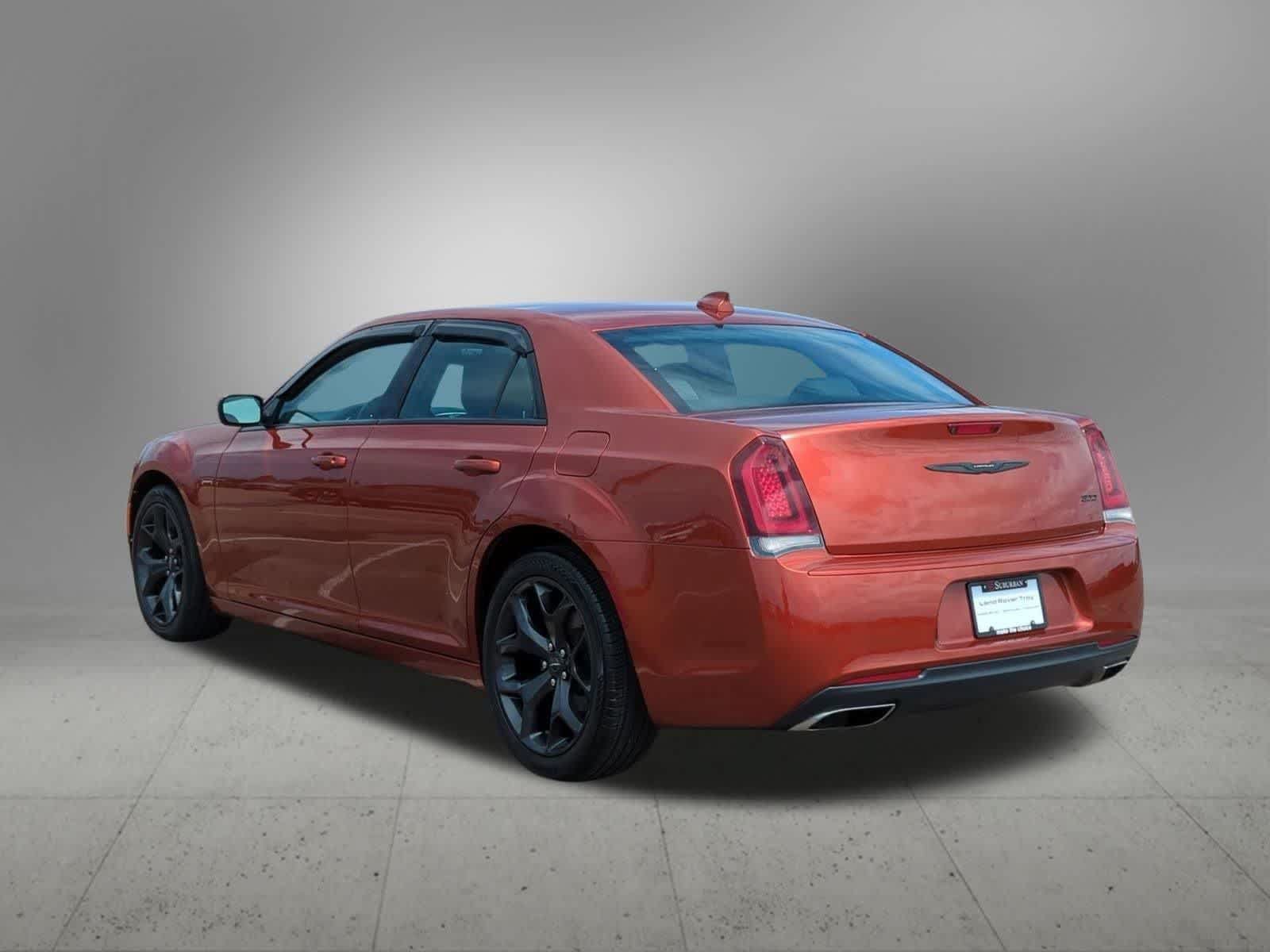 Used 2020 Chrysler 300 Touring w/ Sport Appearance Package RWD image 4