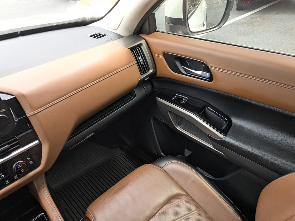 Used 2023 Nissan Pathfinder Platinum w/ Cargo Package image 15