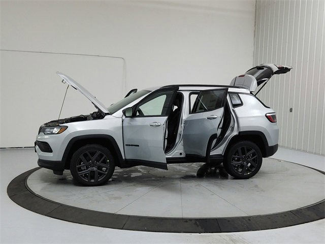 New 2026 Jeep Compass Latitude image 12