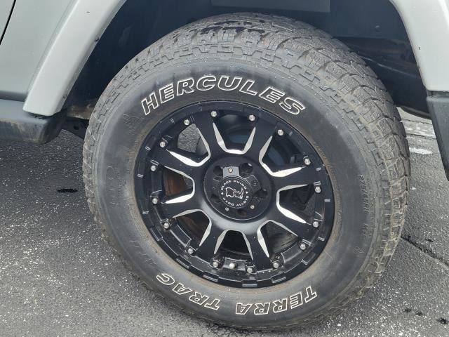 Used 2009 Jeep Wrangler Sahara w/ Dual Top Group image 32