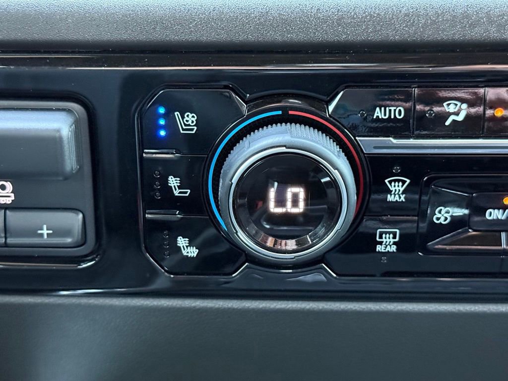 Used 2024 Chevrolet Silverado 2500 High Country w/ High Country Premium Package AWD/4WD image 11