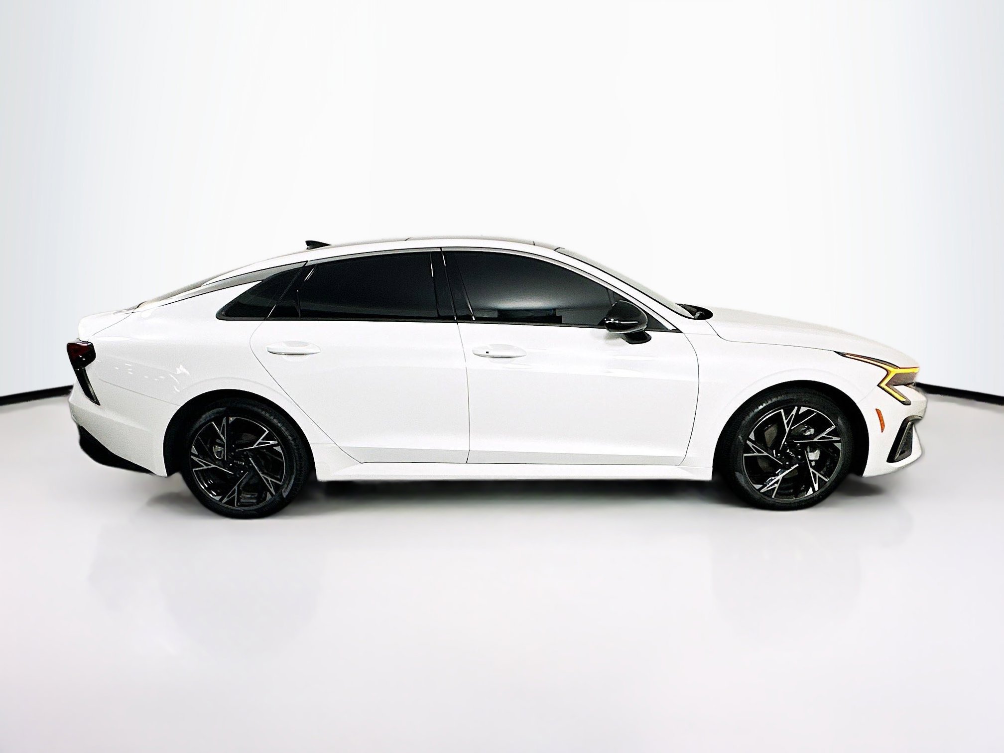 Used 2025 Kia K5 GT-Line w/ GT-Line Premium Package image 10