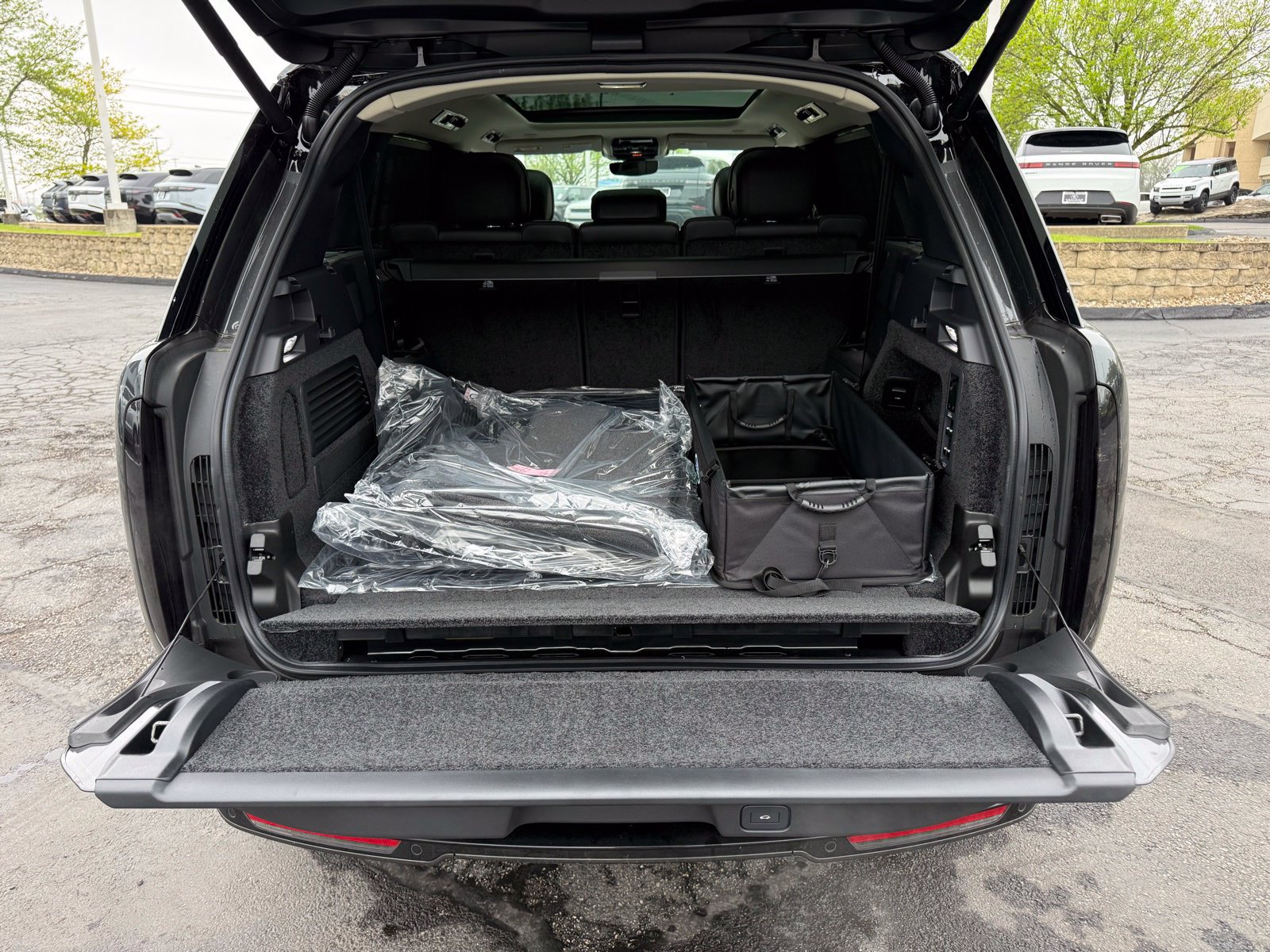 New 2026 Land Rover Range Rover Long Wheelbase SE AWD/4WD image 49