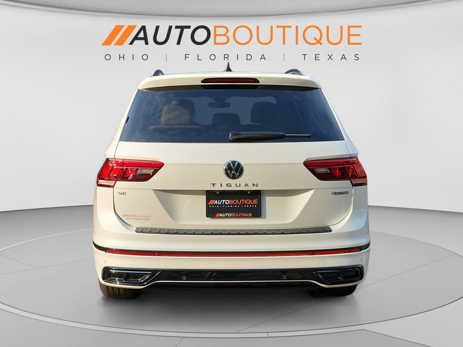 Used 2024 Volkswagen Tiguan SE R-Line w/ MDO Package, Two-Row AWD/4WD image 4