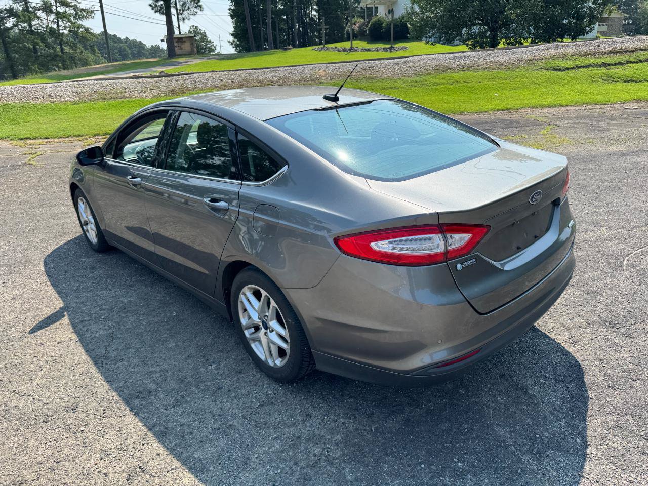 Used 2013 Ford Fusion SE FWD image 13