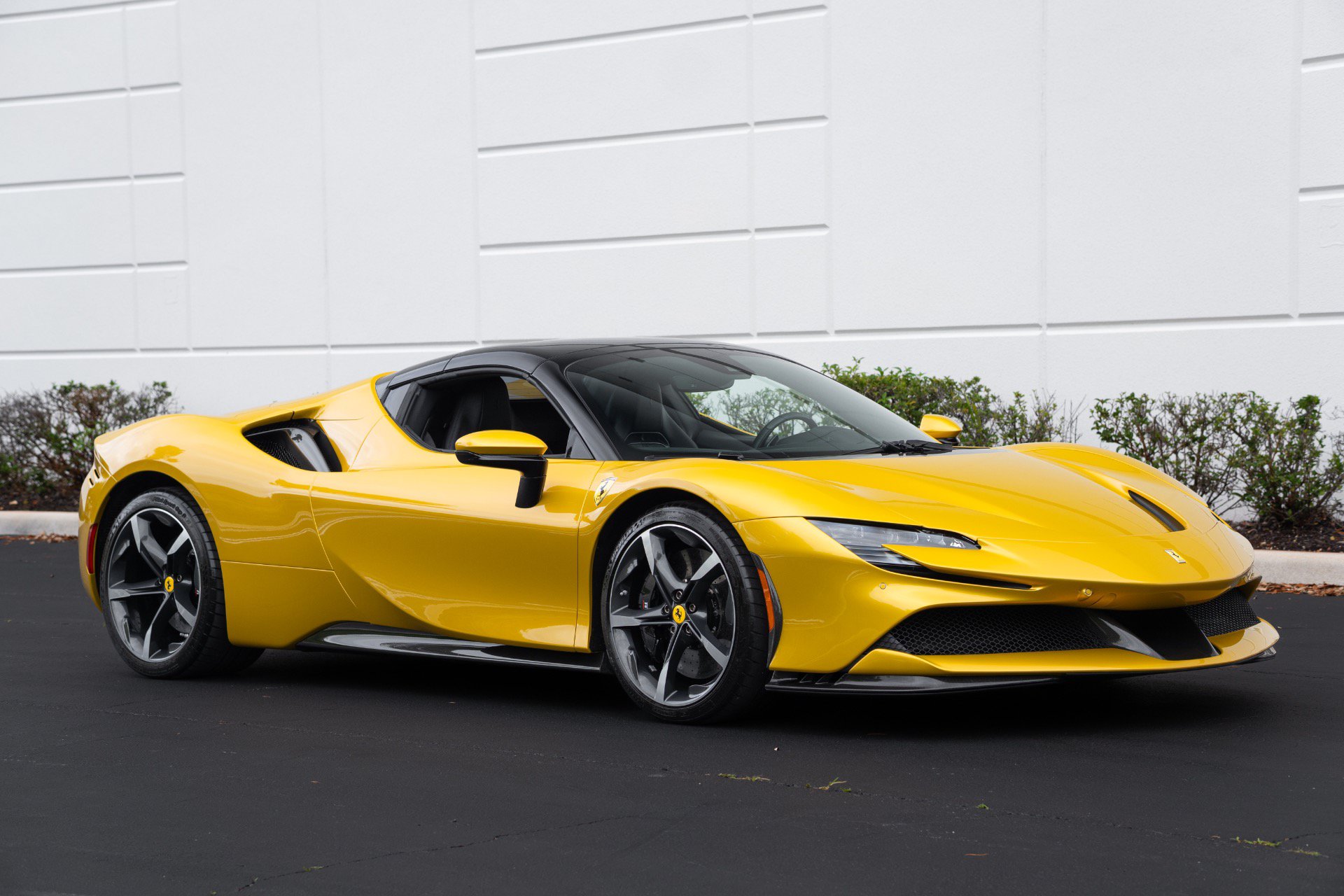 Used 2022 Ferrari SF90 Spider AWD/4WD image 4