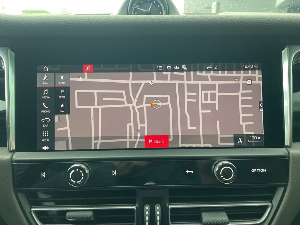 Certified 2025 Porsche Macan image 28