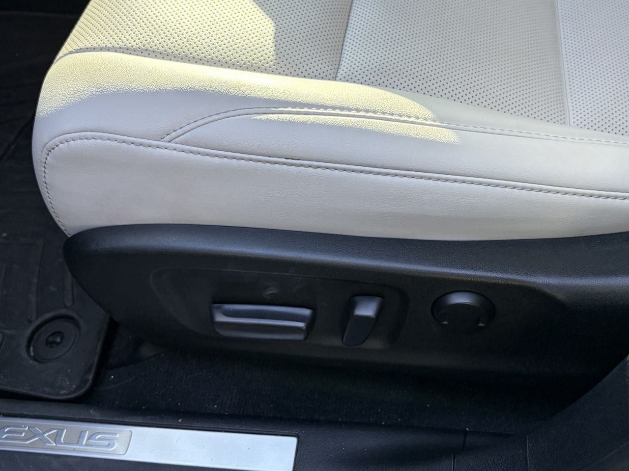 Used 2022 Lexus RX 350 FWD w/ Premium Package image 9