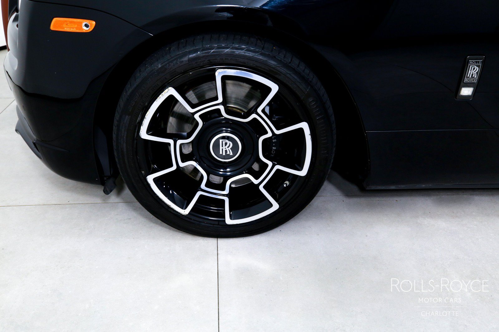 Used 2019 Rolls-Royce Dawn RWD image 35