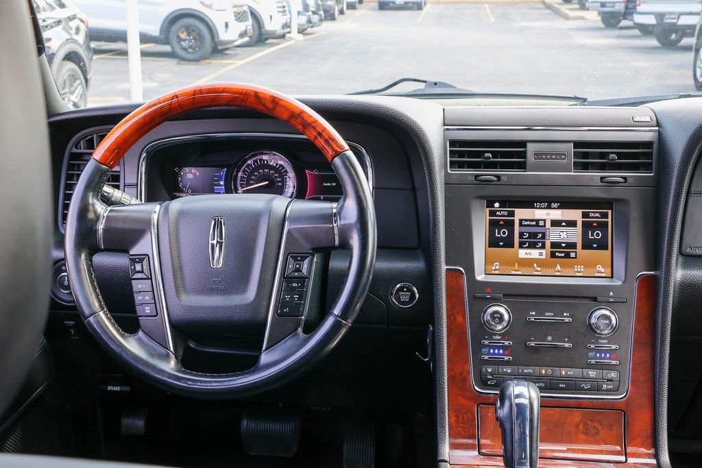 Used 2017 Lincoln Navigator Select image 7