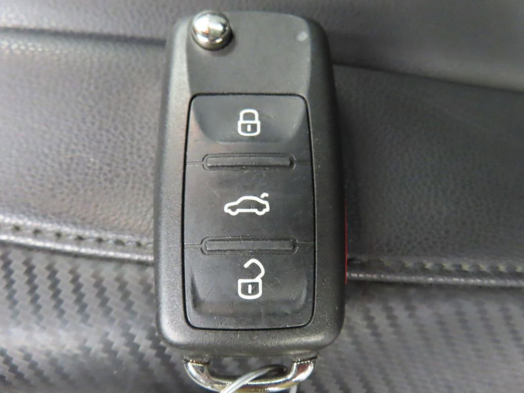 Used 2013 Volkswagen Beetle 2.5 Fender FWD image 49