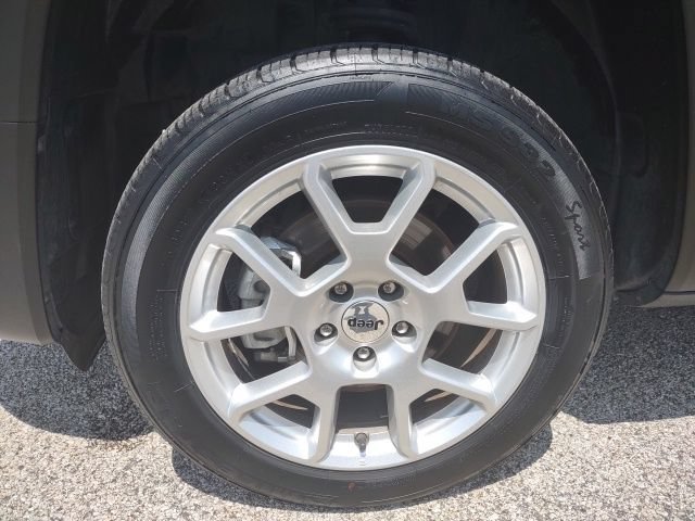 Used 2023 Jeep Renegade Latitude AWD/4WD image 27