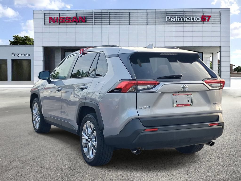 Used 2020 Toyota RAV4 XLE Premium FWD image 4