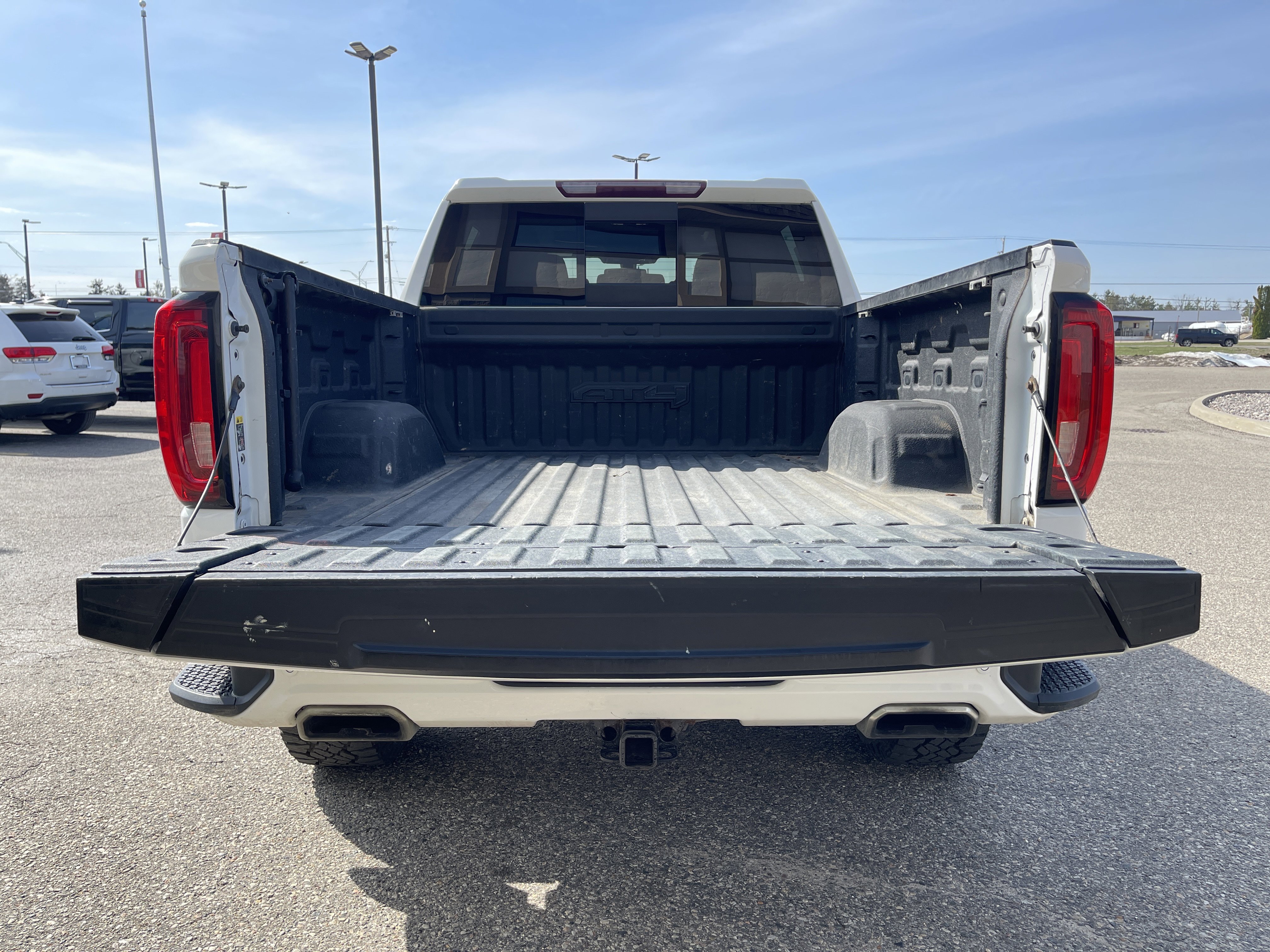 Used 2019 GMC Sierra 1500 AT4 w/ AT4 Premium Package AWD/4WD image 9