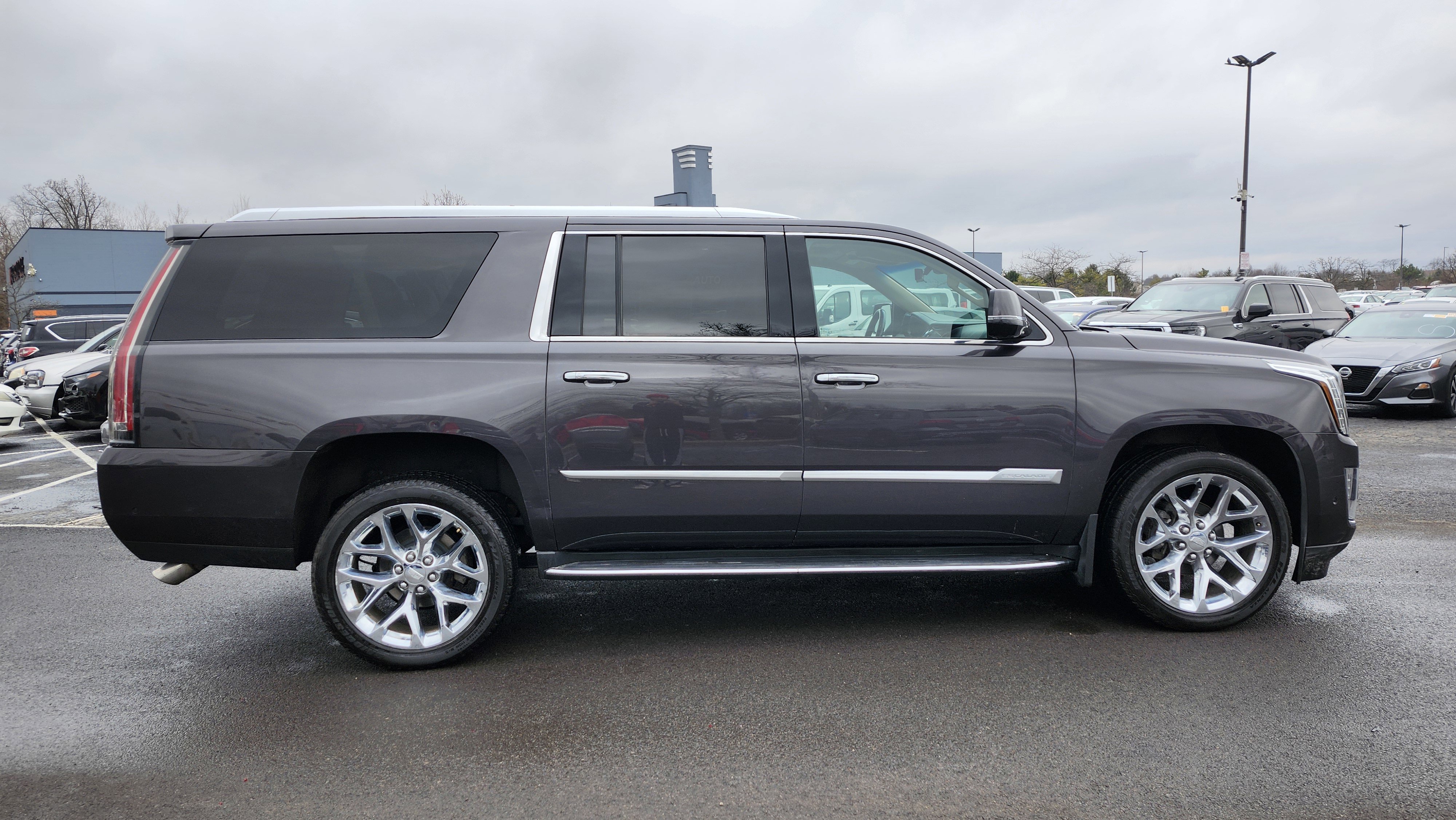 Used 2018 Cadillac Escalade ESV Premium Luxury image 22